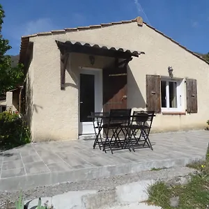 https://gite-les-iris.fr-provencehotel.com